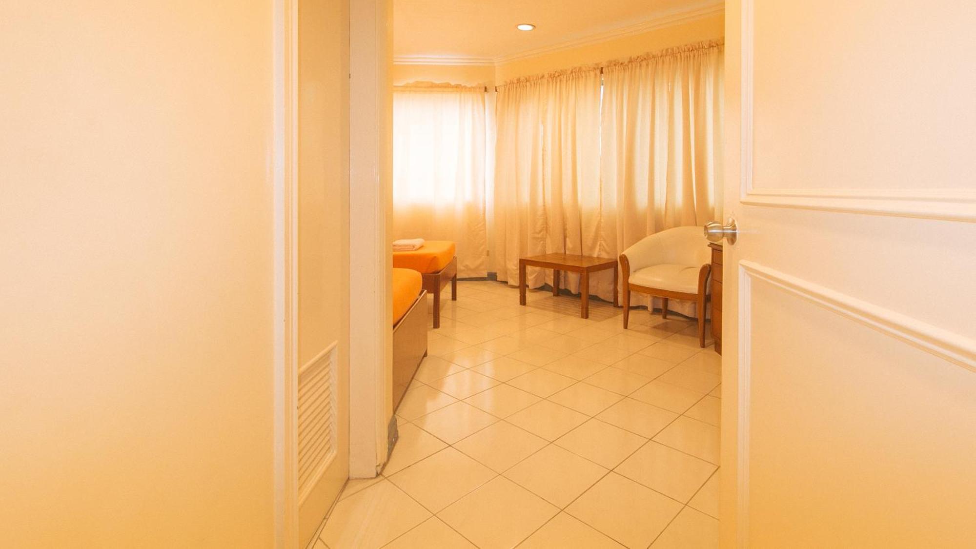 Royal Am Rei Hotel By Reddoorz Bacolod Ngoại thất bức ảnh
