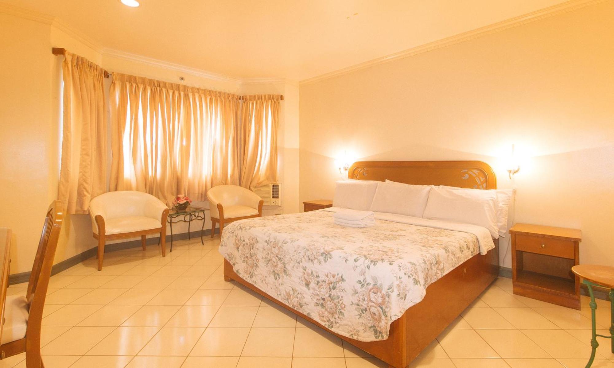 Royal Am Rei Hotel By Reddoorz Bacolod Ngoại thất bức ảnh