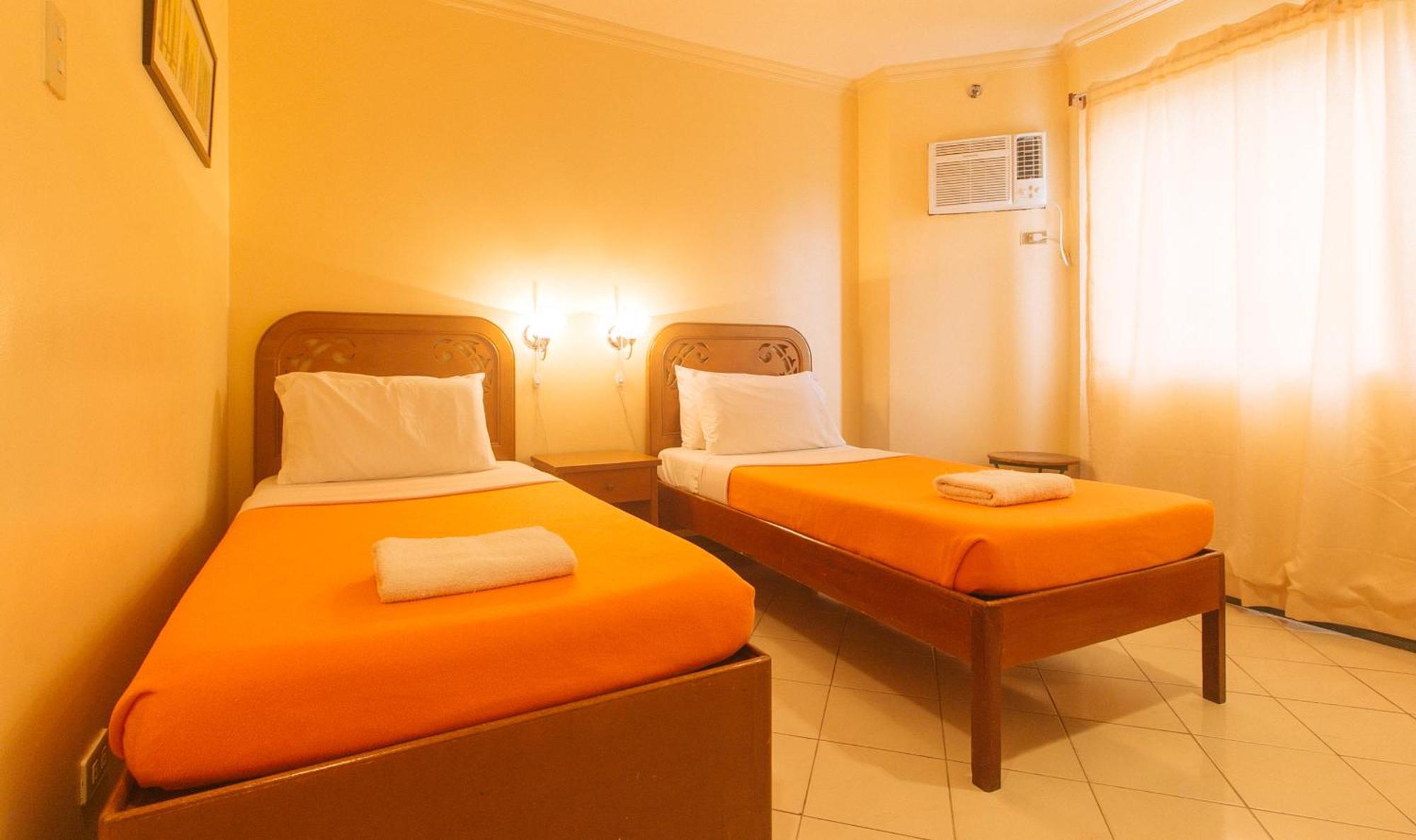 Royal Am Rei Hotel By Reddoorz Bacolod Ngoại thất bức ảnh