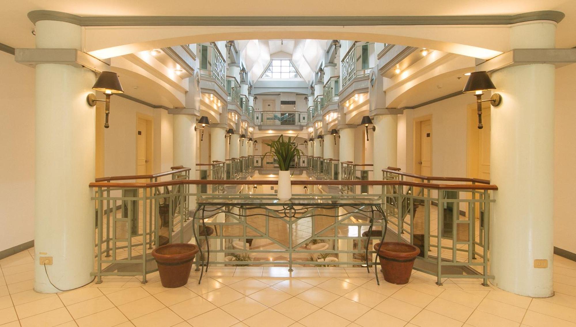 Royal Am Rei Hotel By Reddoorz Bacolod Ngoại thất bức ảnh