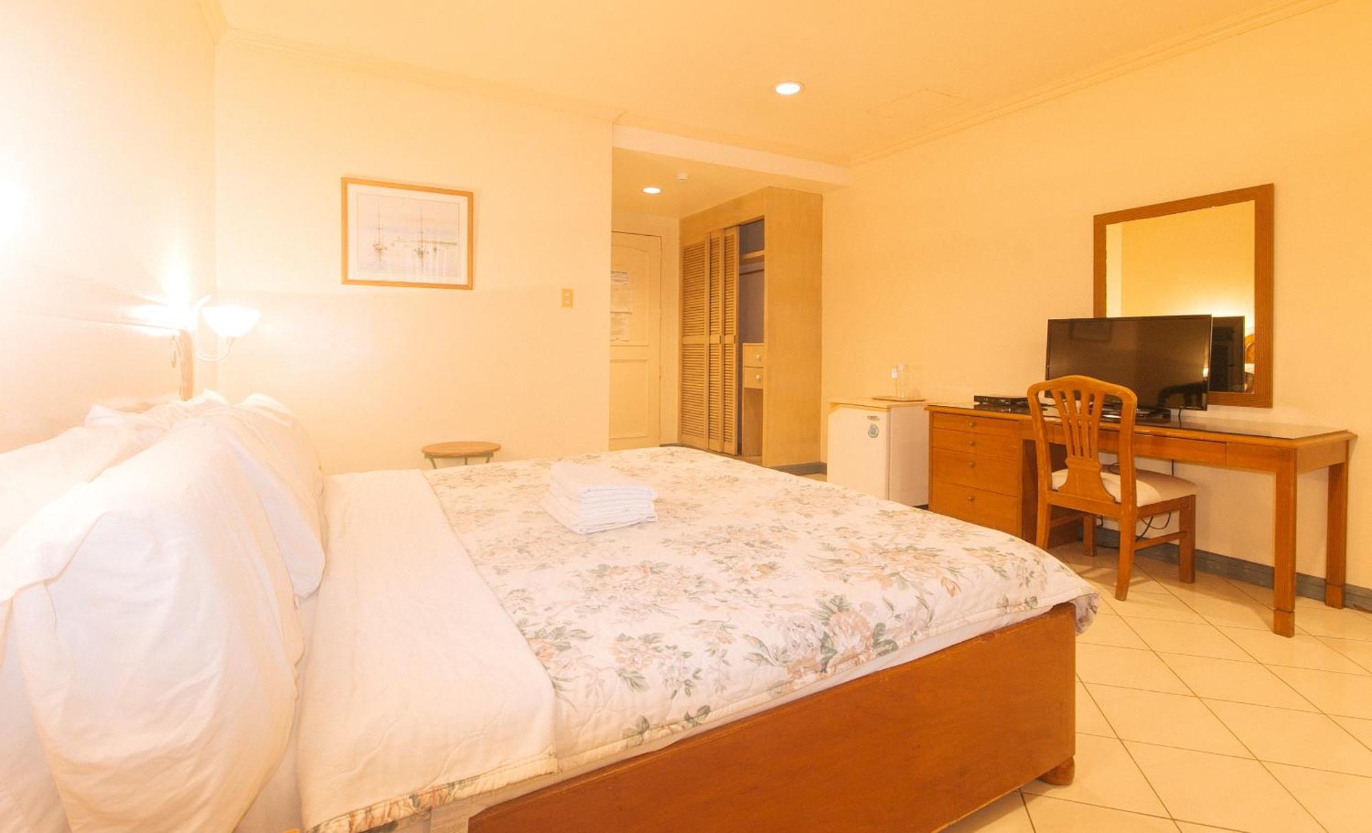 Royal Am Rei Hotel By Reddoorz Bacolod Ngoại thất bức ảnh