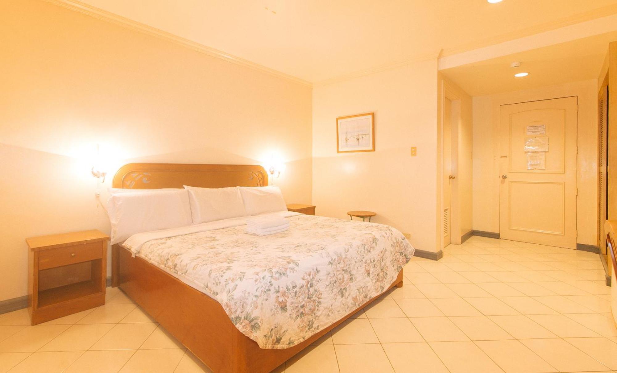 Royal Am Rei Hotel By Reddoorz Bacolod Ngoại thất bức ảnh
