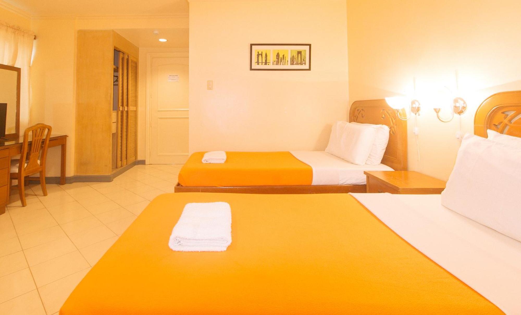 Royal Am Rei Hotel By Reddoorz Bacolod Ngoại thất bức ảnh