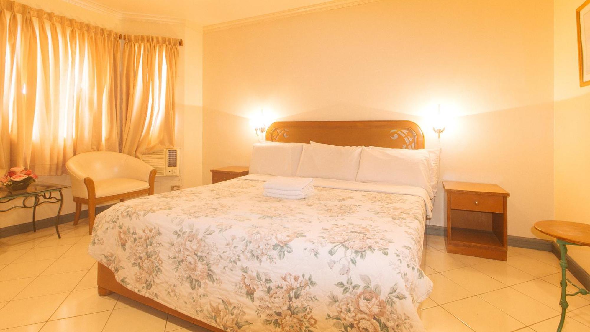 Royal Am Rei Hotel By Reddoorz Bacolod Ngoại thất bức ảnh