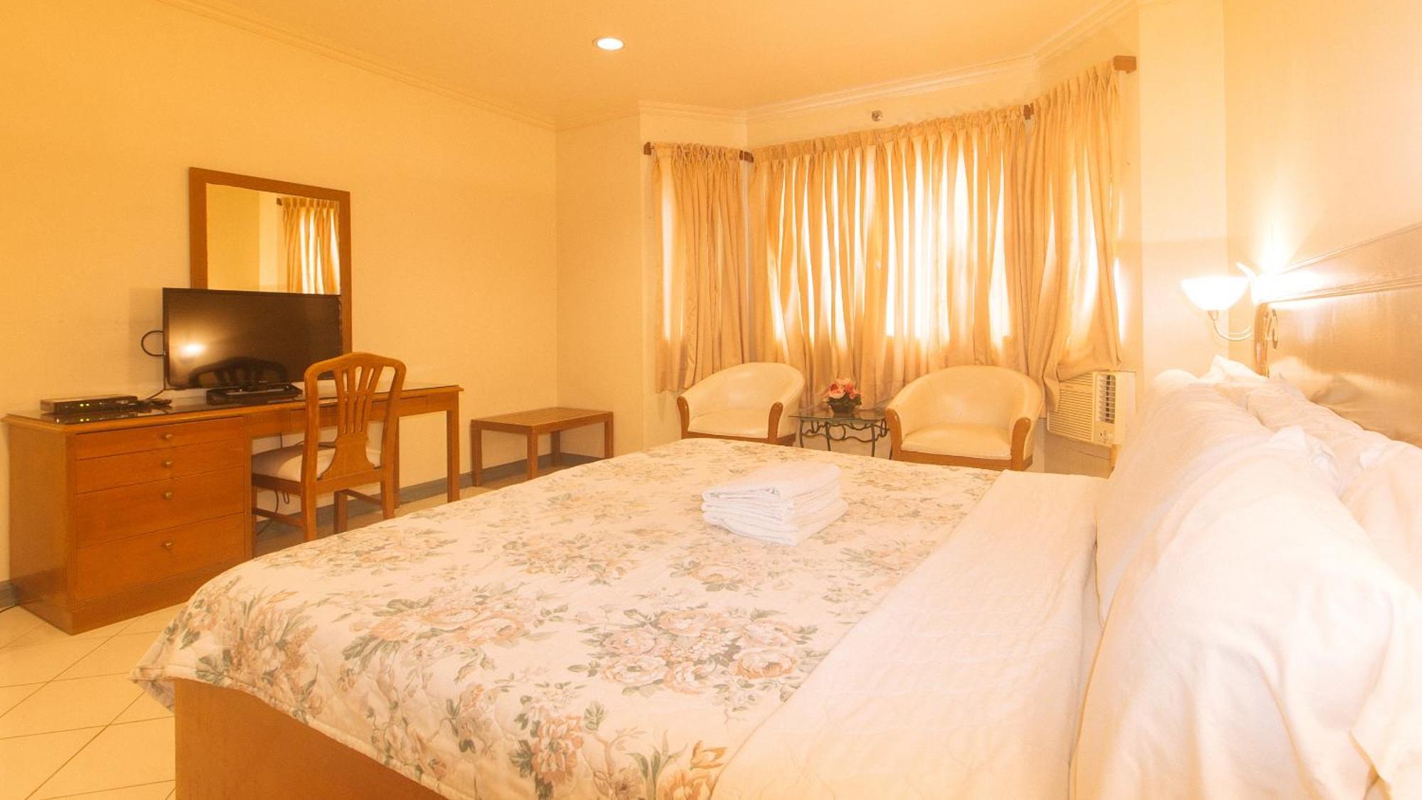 Royal Am Rei Hotel By Reddoorz Bacolod Ngoại thất bức ảnh