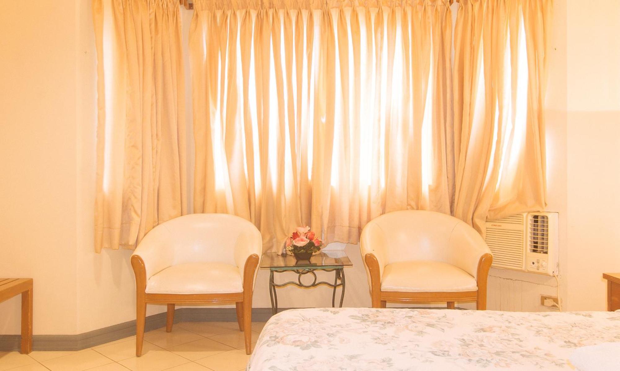 Royal Am Rei Hotel By Reddoorz Bacolod Ngoại thất bức ảnh