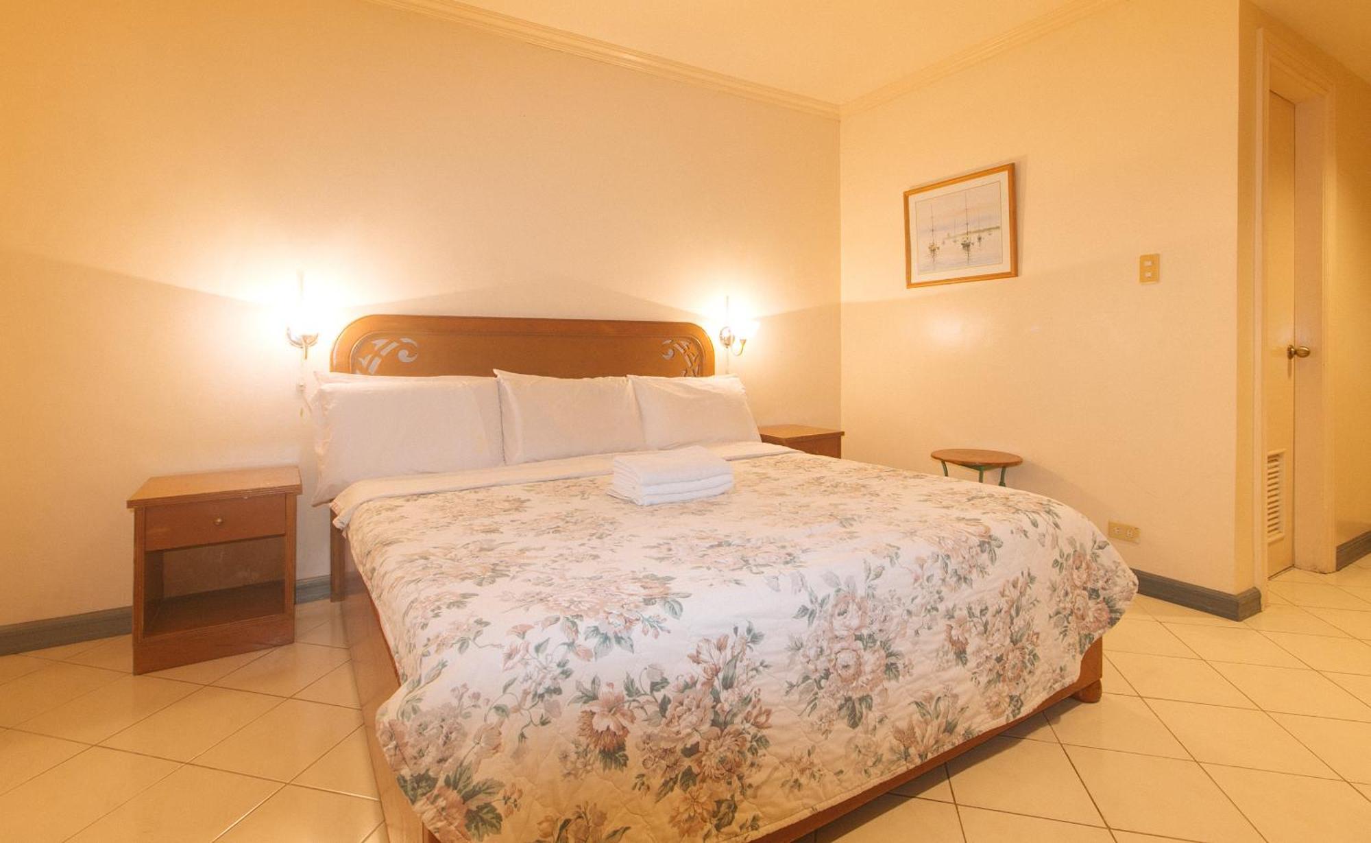 Royal Am Rei Hotel By Reddoorz Bacolod Ngoại thất bức ảnh