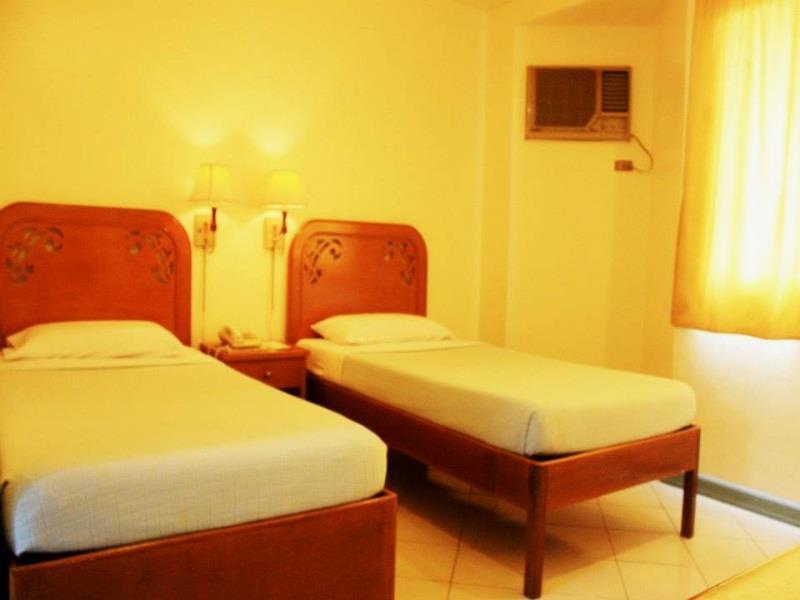 Royal Am Rei Hotel By Reddoorz Bacolod Ngoại thất bức ảnh